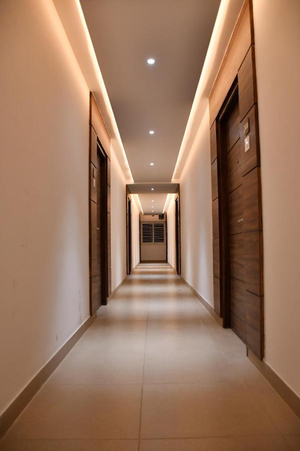 Hotel Adhikrishna Arcade à Erode Extérieur photo